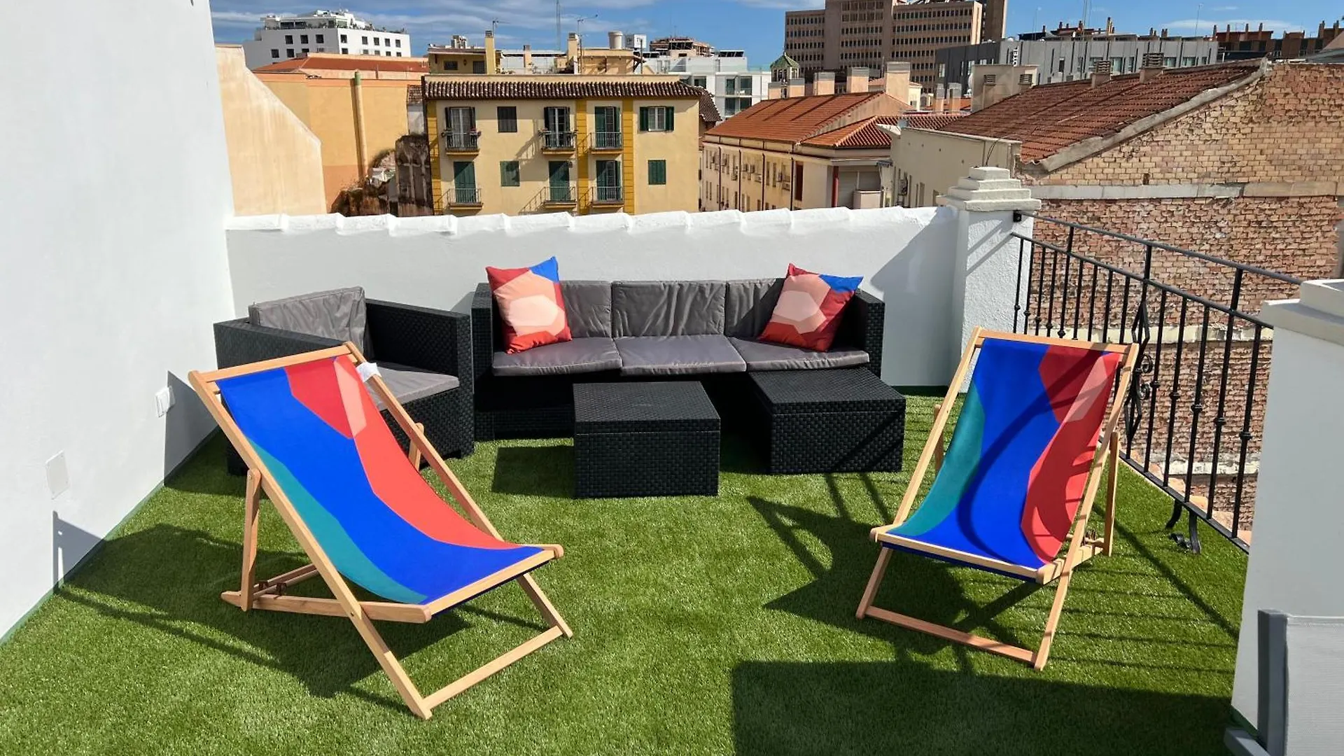 The Sunnydise Apartment Luxury Duplex In The City Center contacts